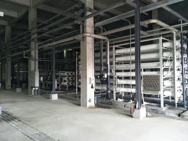 造紙廠污水怎么處理？污水處理設(shè)備來幫您！